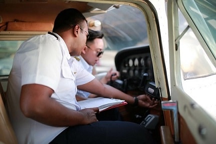 WHY IT IS IMPORTANT TO FIND GREAT FLIGHT INSTRUCTORS TO BECOME SUCCESSFUL IN YOUR AVIATION CAREER?